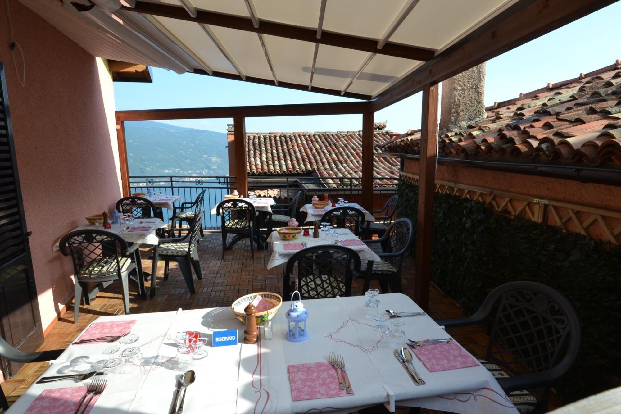 Hotel Castello Tignale Exterior foto